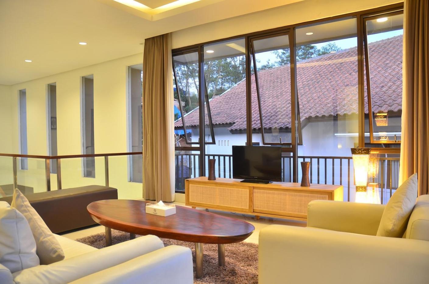 Oyama City View Villa 4 Bedrooms With A Private Swimming Pool Bandung Esterno foto