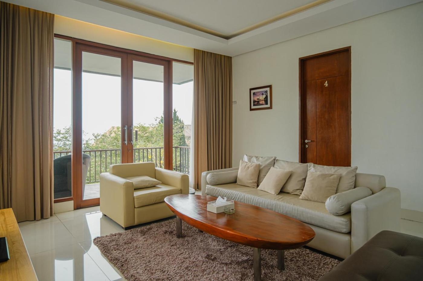 Oyama City View Villa 4 Bedrooms With A Private Swimming Pool Bandung Esterno foto