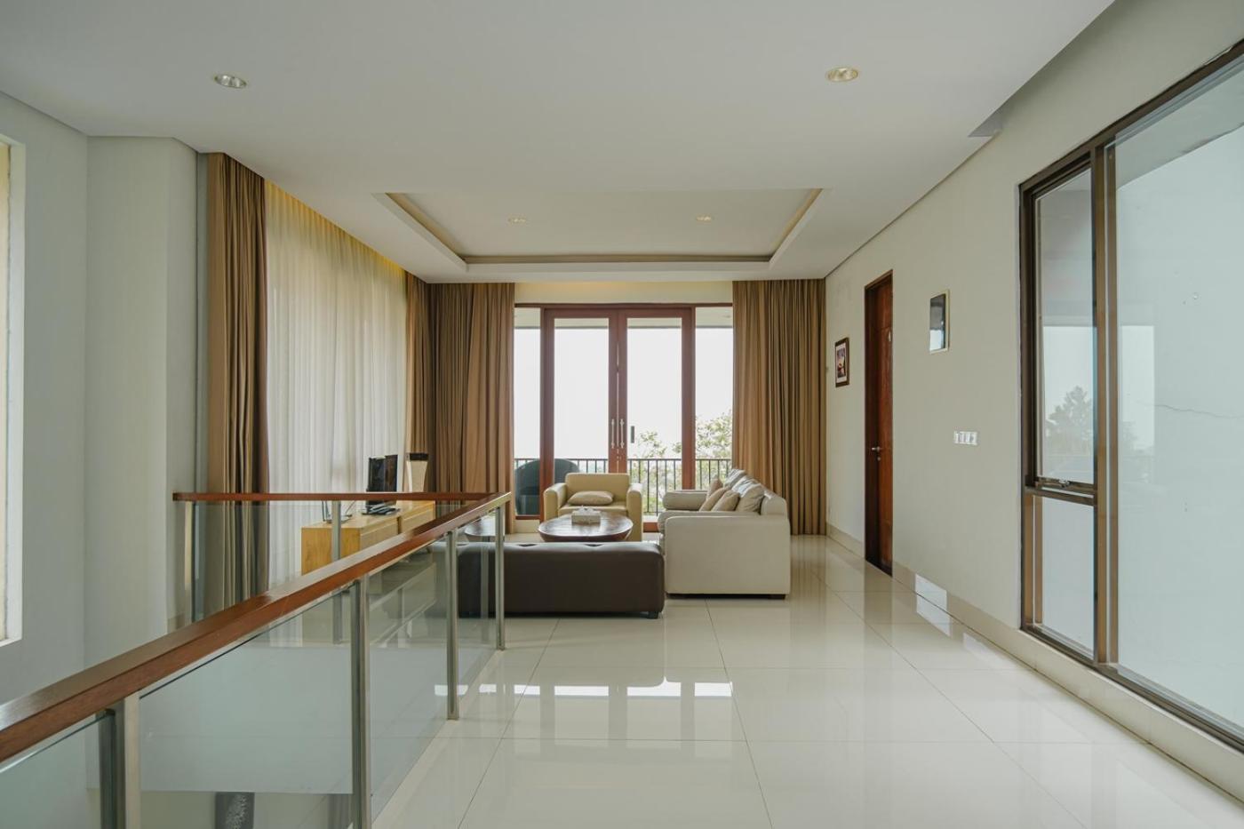 Oyama City View Villa 4 Bedrooms With A Private Swimming Pool Bandung Esterno foto