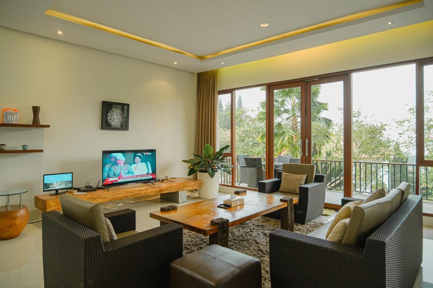 Oyama City View Villa 4 Bedrooms With A Private Swimming Pool Bandung Esterno foto