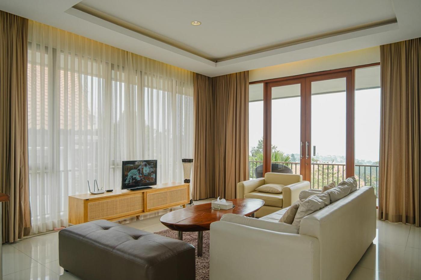 Oyama City View Villa 4 Bedrooms With A Private Swimming Pool Bandung Esterno foto